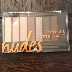 Sale! 🔵 Cover girl eye shadow palette